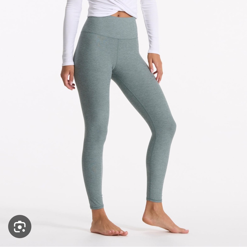 Vuori clean elevation leggings small NWOT MSRP $98!